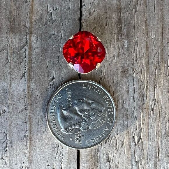 Handcrafted earrings with red Swarovski crystal - Picture 7 of 8